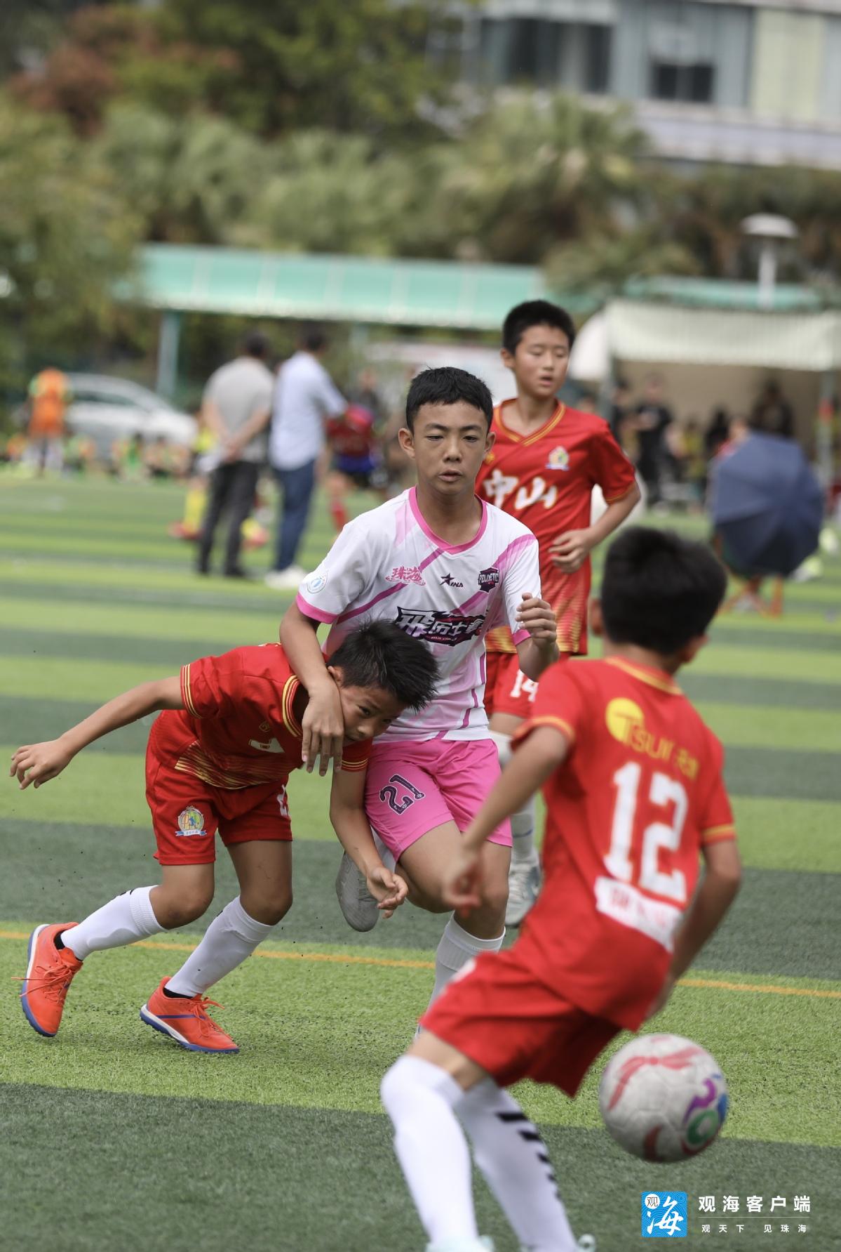 高登棋牌-比赛激烈球队相互角逐争夺胜利