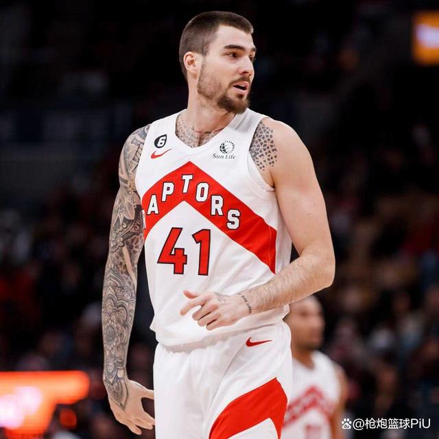 包含黑山队在欧锦赛资格赛中成绩斐然，积分不断攀升的词条