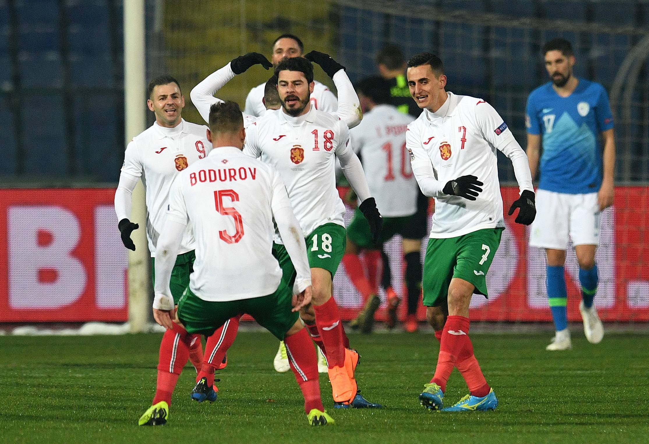 斯洛文尼亚队在欧预赛中大获全胜，实力有目共睹